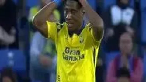 林书豪与赵睿较量篮球，互投三分+扣篮各得两分